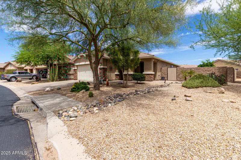 122 Twin Peaks Pw, San Tan Valley, AZ 85143