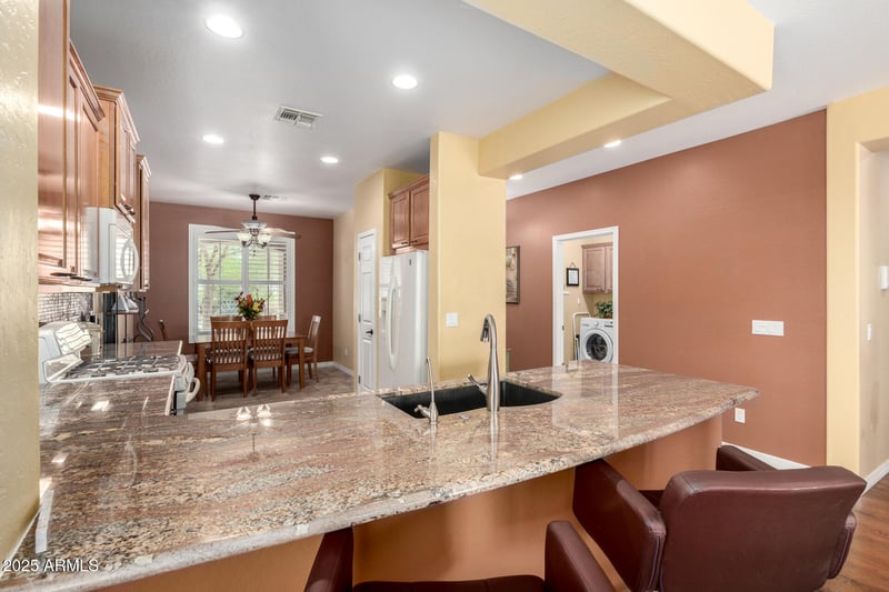 122 Twin Peaks Pw, San Tan Valley, AZ 85143