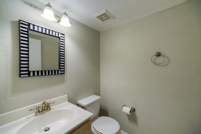1221 E Angela Dr, Phoenix, AZ 85022