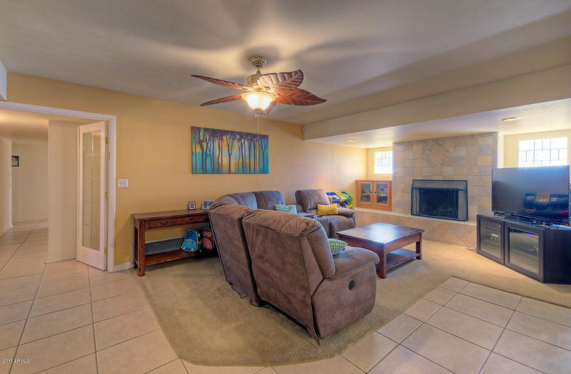 1221 E Palmaire Dr, Phoenix, AZ 85020