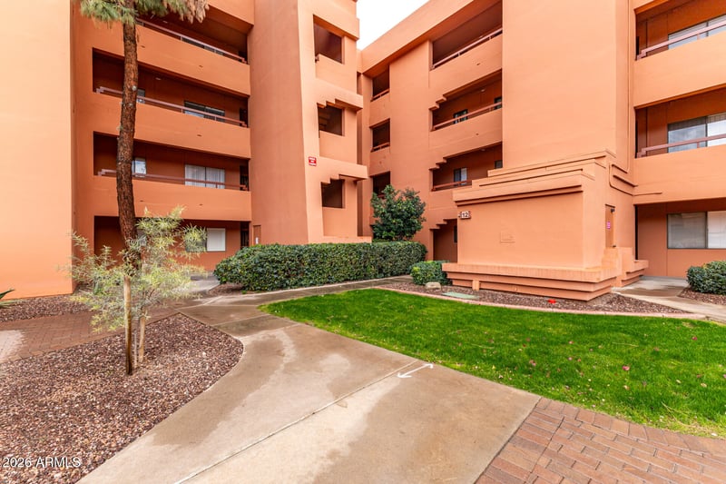 12212 N Paradise Village Pw S #134, Phoenix, AZ 85032
