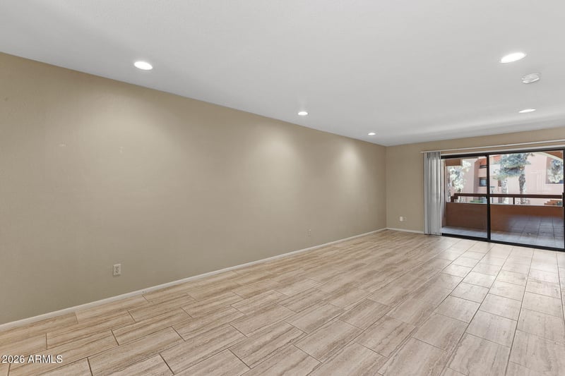 12212 N Paradise Village Pw S #206, Phoenix, AZ 85032