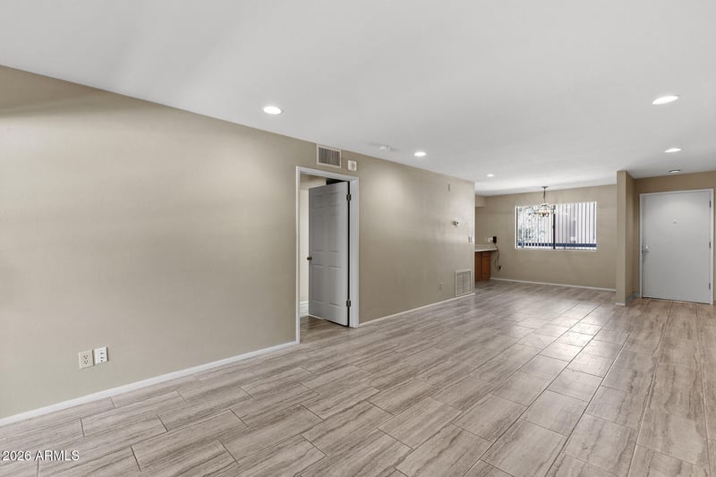 12212 N Paradise Village Pw S #206, Phoenix, AZ 85032