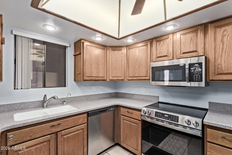 12212 Paradise Village Pw #123, Phoenix, AZ 85032