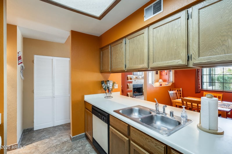 1222 Baseline Rd #170, Tempe, AZ 85283