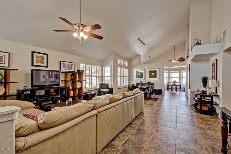 1222 E Glenhaven Dr, Phoenix, AZ 85048