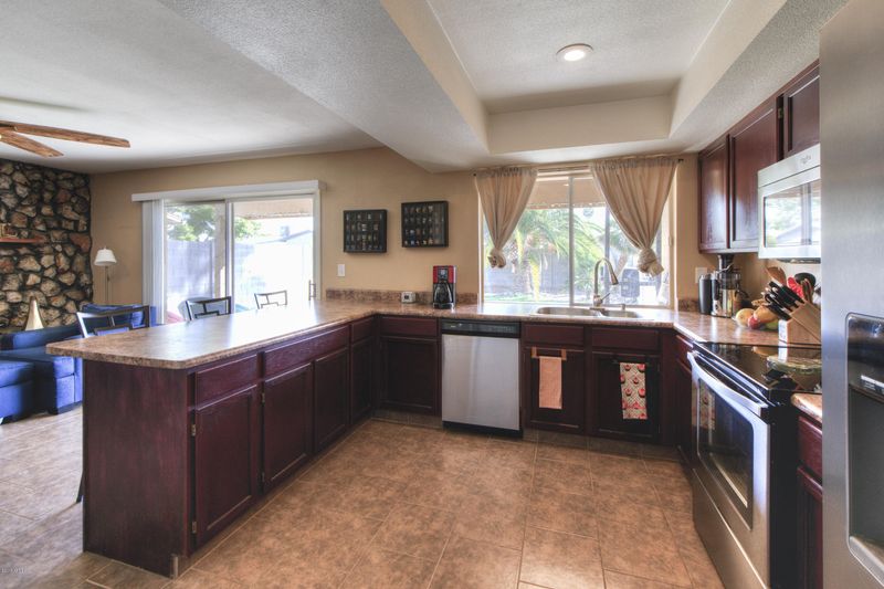 12221 N 47th Ln, Glendale, AZ 85304