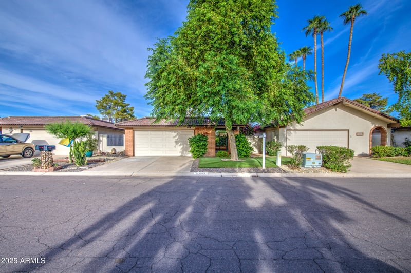 12221 Paiute St, Phoenix, AZ 85044