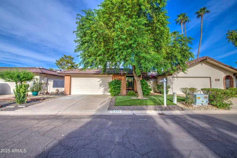 12221 Paiute St, Phoenix, AZ 85044