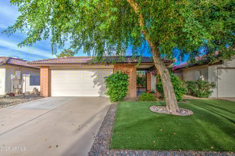 12221 Paiute St, Phoenix, AZ 85044