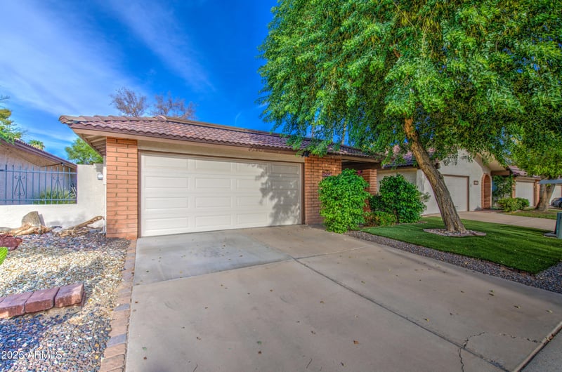 12221 Paiute St, Phoenix, AZ 85044