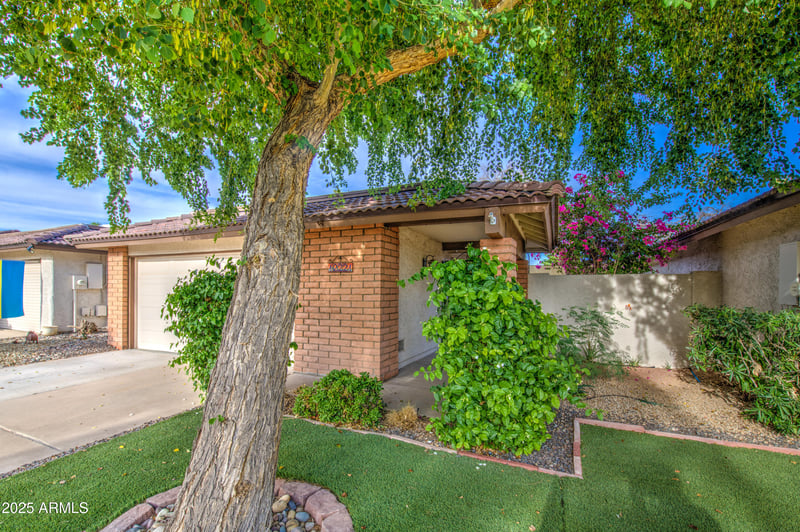 12221 Paiute St, Phoenix, AZ 85044
