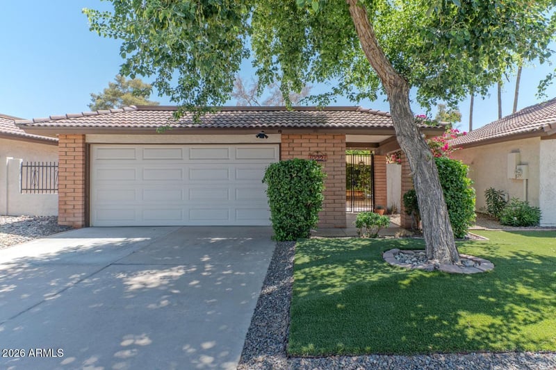 12221 Paiute St, Phoenix, AZ 85044