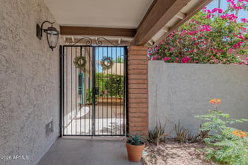 12221 Paiute St, Phoenix, AZ 85044