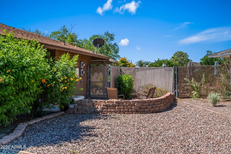 12222 Mission Dr, Sun City, AZ 85351