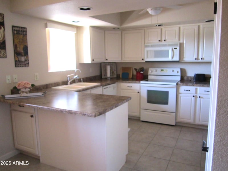 12222 Paradise Village Pw #325, Phoenix, AZ 85032