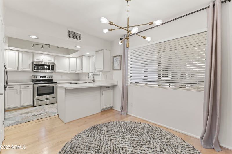 12222 Paradise Village Pw #423, Phoenix, AZ 85032