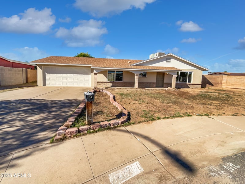 12230 47th Ln, Glendale, AZ 85304