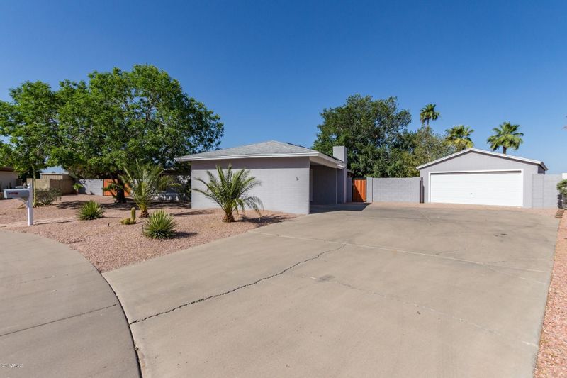12233 N 39th Pl, Phoenix, AZ 85032