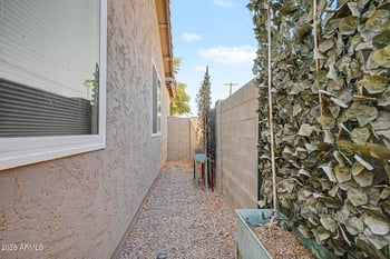 1225 Grenadine Rd, Phoenix, AZ 85040