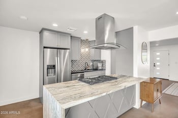 1225 E Seldon Ln, Phoenix, AZ 85020