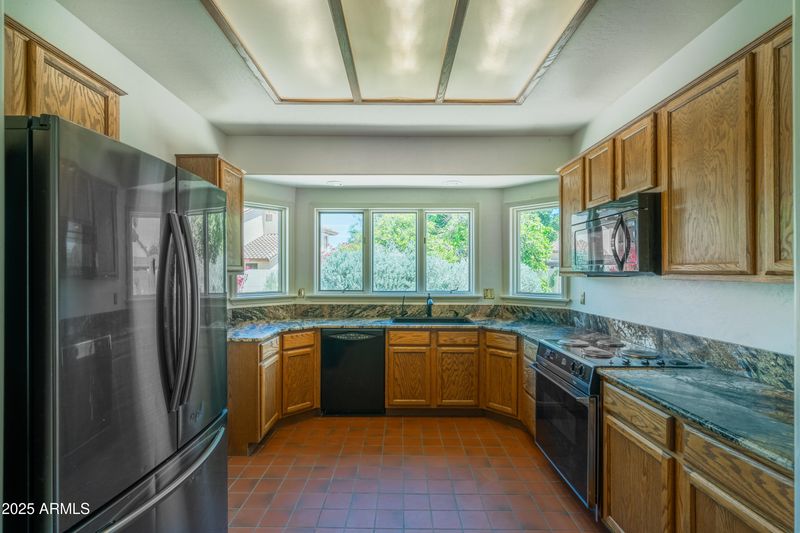 1226 E Greenway Cir, Mesa, AZ 85203
