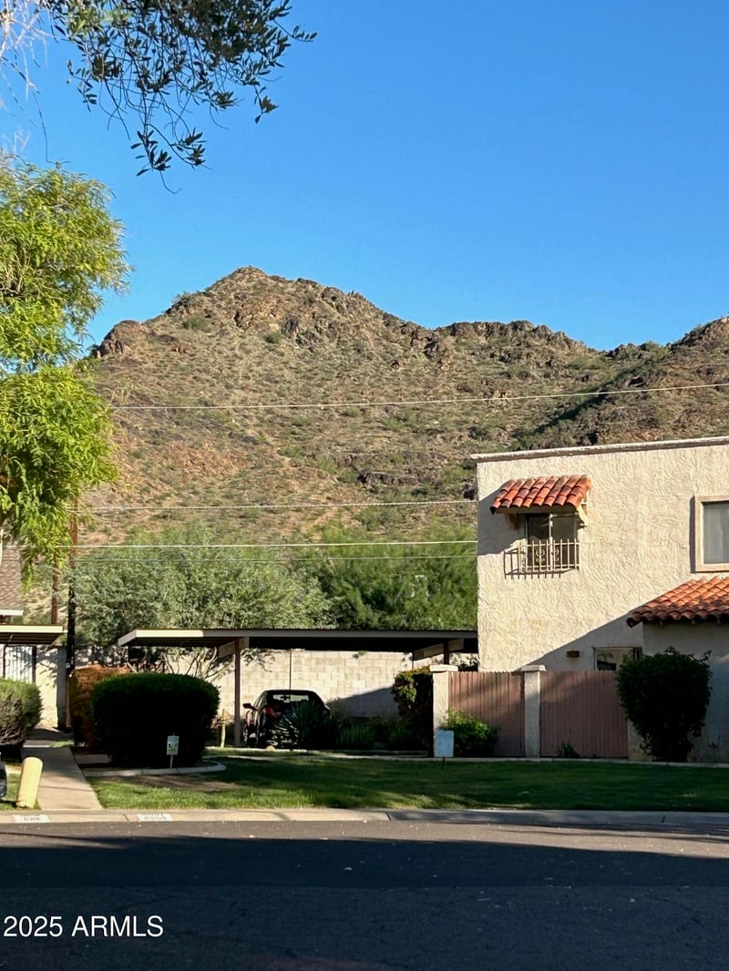 1228 Lawrence Ln, Phoenix, AZ 85020