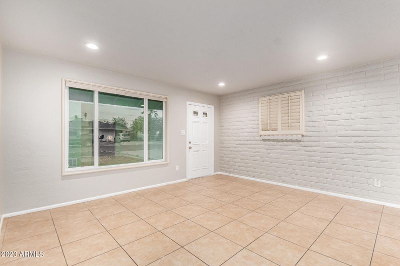 1229 E Mission Ln, Phoenix, AZ 85020