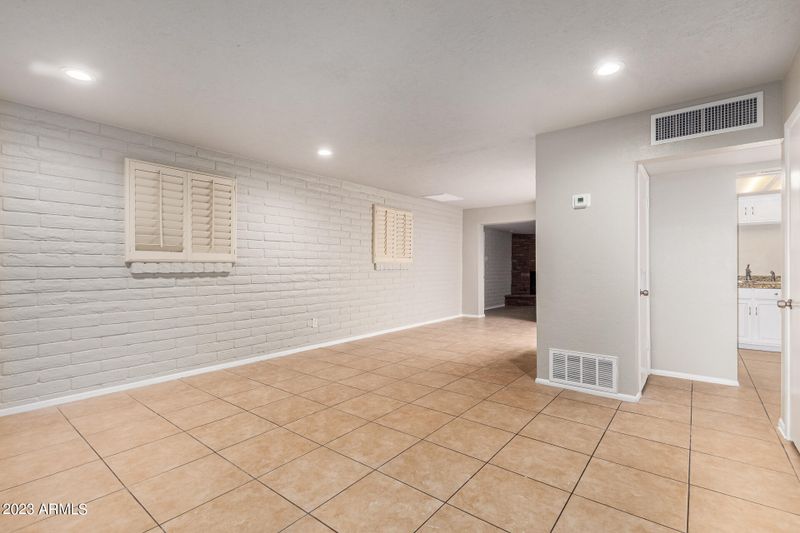 1229 E Mission Ln, Phoenix, AZ 85020