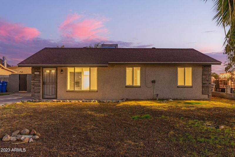 1229 E Mission Ln, Phoenix, AZ 85020