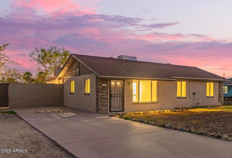 1229 E Mission Ln, Phoenix, AZ 85020