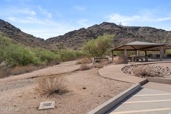 1229 E Shangri La Rd, Phoenix, AZ 85020