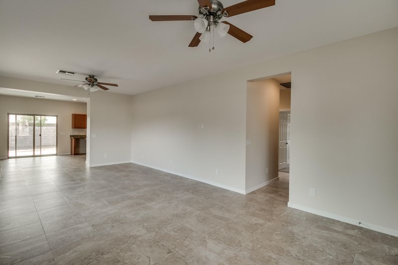 123 E Kinderman Dr, Avondale, AZ 85323