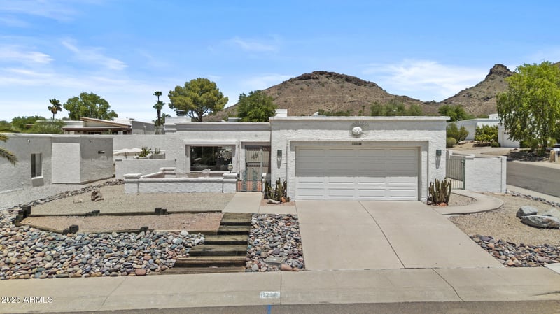 1230 Rowlands Ln, Phoenix, AZ 85022