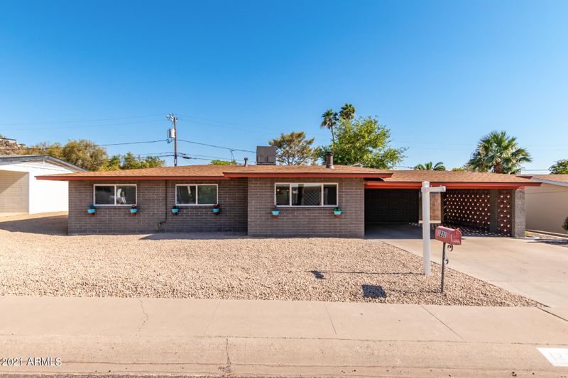 1231 E Orchid Ln, Phoenix, AZ 85020