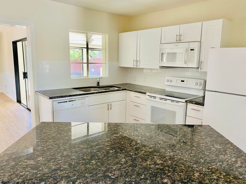 1231 N 34th St, Phoenix, AZ 85008