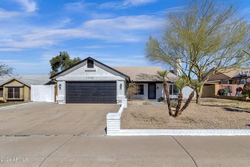 1232 E Taro Ln, Phoenix, AZ 85024