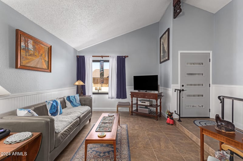 12326 Shoshoni Dr, Phoenix, AZ 85044