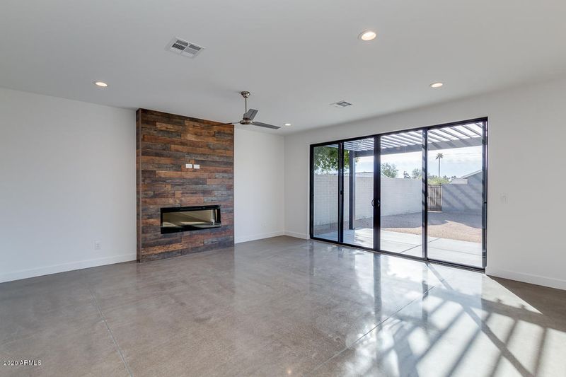 1233 E Desert Park Ln, Phoenix, AZ 85020