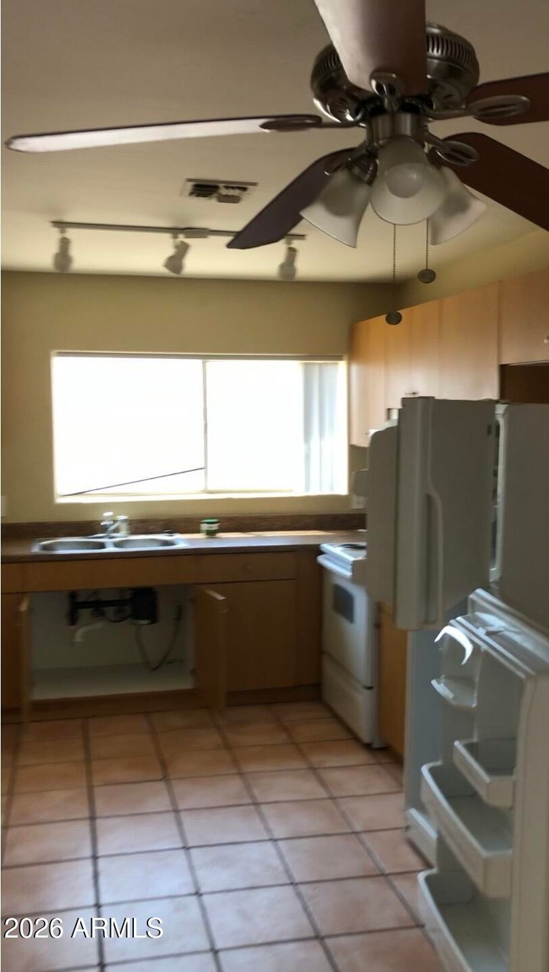 1235 Wood St, Phoenix, AZ 85040