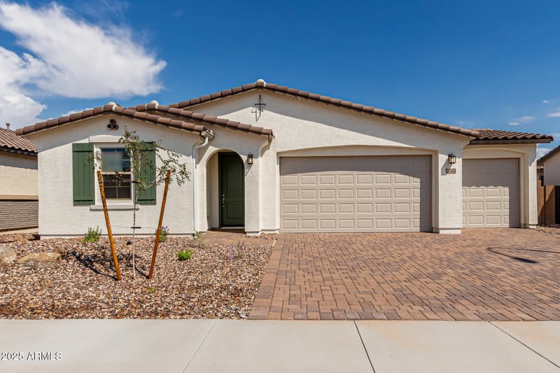 12364 Parkway Ln, Avondale, AZ 85323