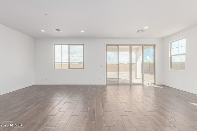 12364 Parkway Ln, Avondale, AZ 85323