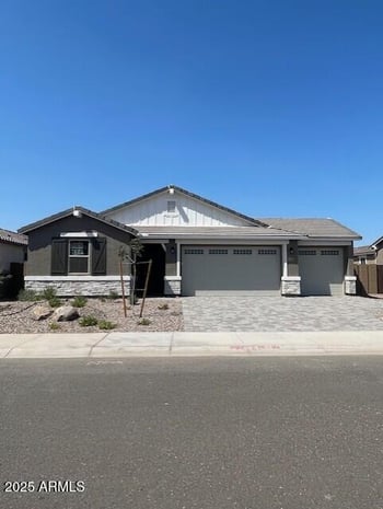 12384 Parkway Ln, Avondale, AZ 85323