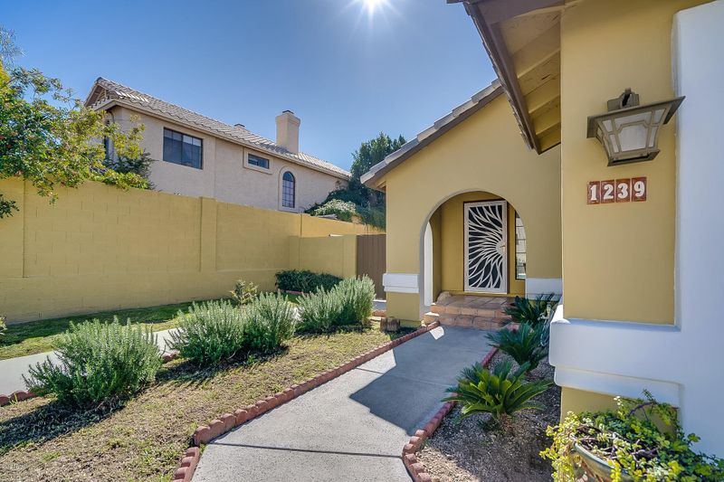 1239 E Michelle Dr, Phoenix, AZ 85022