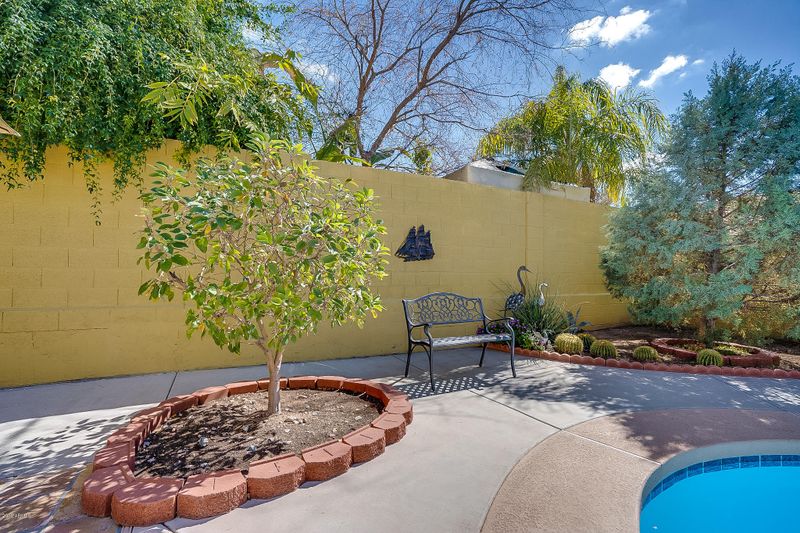 1239 E Michelle Dr, Phoenix, AZ 85022