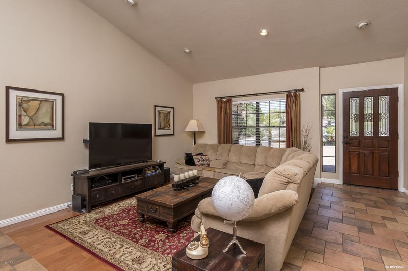 1239 E Seminole Dr, Phoenix, AZ 85022