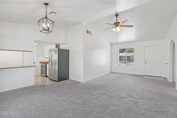 124 Bluefield Ave, Phoenix, AZ 85023