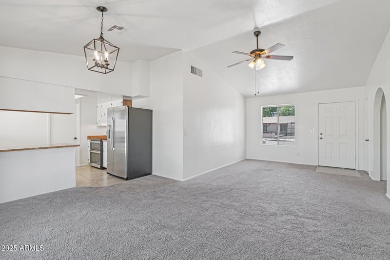 124 Bluefield Ave, Phoenix, AZ 85023