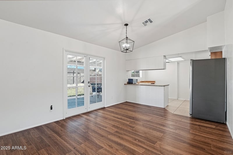 124 Bluefield Ave, Phoenix, AZ 85023