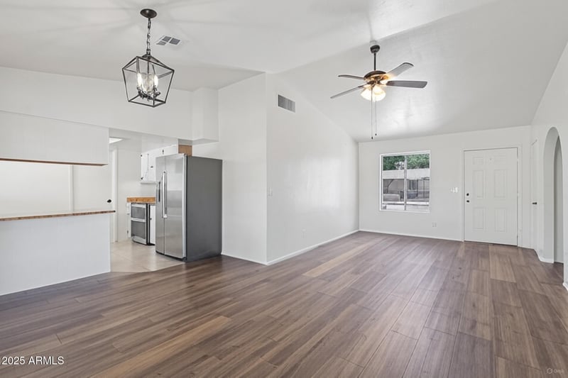 124 Bluefield Ave, Phoenix, AZ 85023